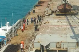一中国货船被印尼海军扣押3个月，船东拖欠工资8个月！15名中国船员：只想活着回国图片