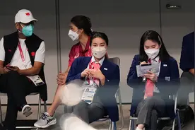 太飒了！郭晶晶穿裁判制服亮相，中国队疑似遭压分，夺金遇波折图片