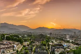 佛手拈月，夕照金顶，航拍视觉看峨眉图片