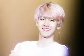 边伯贤：一个画起眼线比女生还要美，可萌可酷的爱豆图片