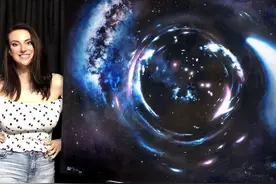 她的画会在黑夜中发光，画作和画家一样迷人，神秘有吸引力图片