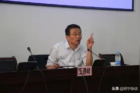网红教授王德峰：上课时烟不离手，被称为复旦大学的“哲学王子”图片