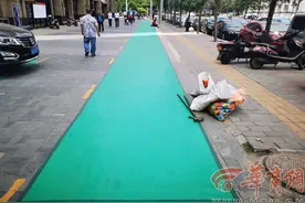 西安曲江有了“官方练摊指南”：先报名申请摆摊，在绿垫子范围内经营图片