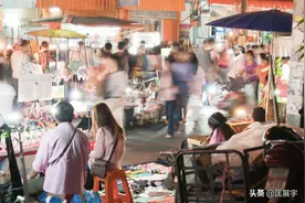摆地摊如何解决地段差的问题？图片