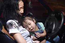 带女儿开出租的女司机 终于有了免费的家图片