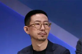 丁太升再现乐评混子本色，说萨顶顶周深的《左手指月》是杂技歌曲图片