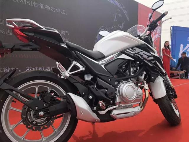 力帆350cc双缸水冷街车KP350正式上市，售价：24780起