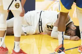 无对抗倒地，左膝十字韧带撕裂，伤病可能会摧毁了穆雷的职业生涯图片