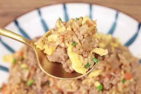 美食推荐：牛肉炒饭，香味浓郁，颗粒分明，一盆都不够吃图片