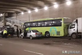 凌晨突发！哈尔滨一隧道内4车连撞，车辆不同程度受损图片