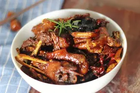 鸭肉去腥，别只会用料酒，大厨教你2妙招，简单有效，鲜嫩没腥味图片