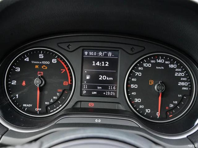 18万出头买全新奥迪Q2L，熏黑轮圈、8喇叭，你信这是低配？