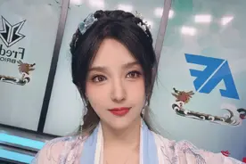 LCK炮轰LPL汉服日，RITA和二哥用行动反击，水友：塔子姐美若天仙图片