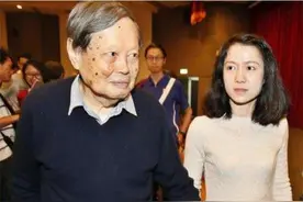 99岁杨振宁的绝世爱恋，翁帆：17年来，杨先生从未放开过我的手图片