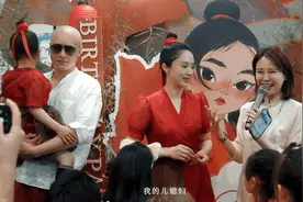 要复合？董璇为爱女庆生，高云翔宠溺送祝福，罕与前岳父岳母同场图片