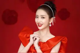 春晚穿搭揭秘：佟丽娅戴60万首饰，关晓彤手环16万！皆输贾玲图片