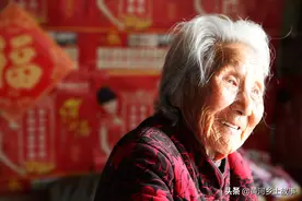 110岁老奶奶留下3个爱好，抽烟喝酒玩麻将，算不算长寿之道图片
