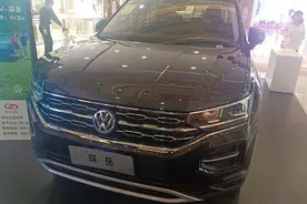 2021款大众探岳现身，锰石黑很大气，继迈腾后，再配中置尾标图片