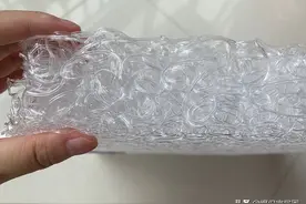 久坐危害大！日本发明“鸟巢坐垫”，上千根空气纤维让屁股悬空图片