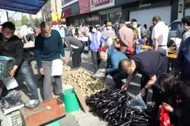 长春市宽城区长新街上早市开放 商户玩转马路上的烟火生计图片