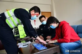 三车共用一个车牌号，一辆宝马一辆奔驰一辆现代，车主理由是买不起车位图片