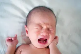 宝宝的感染原来和尿不湿有关，换尿不湿的正确方法父母要掌握图片