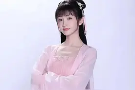 大佬力捧多年没火，“人间富贵花”如今居然凭借几套衣服出圈了？图片