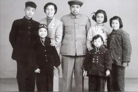 许世友将军的三任妻子，第一任妻子改嫁，第二任妻子却伤他最深图片