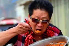 不听医生劝告，喜欢辣椒配白酒吃的“中国辣王”，他现在变成这样图片