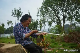 儿孙常年在外，92岁奶奶越过越“年轻”，看生活成啥样图片