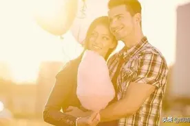 当男人恋爱时会是什么样子？他的深情，藏在细节里图片