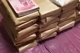 哭笑不得！小学生遛狗捡到26万巨款，家长不信："肯定是冥币"图片