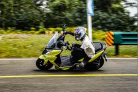 正水冷四气门运动风—1.88万元光阳Racing X150 动态评测图片