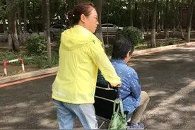 给老妈找保姆图片