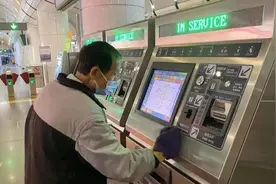 北京地铁最快100秒一趟达极限！专家呼吁错峰上班居家办公图片