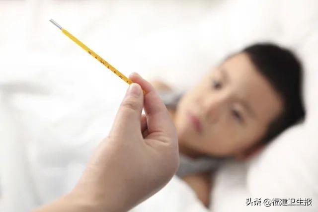 小儿像鸡皮疙瘩群的疹子是什么原因
