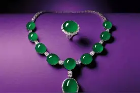 经典翡翠项链，尽显高贵与成熟之美图片