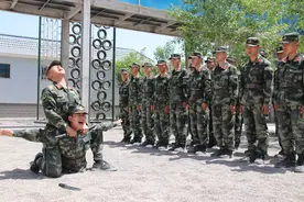 追寻先烈足迹奋斗正当时的青春图片