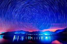 为何人抬头就能看到几百光年外的星星？人的眼光速度比光速快吗？图片