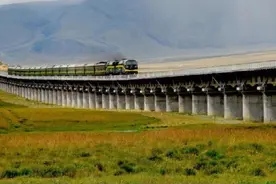 复兴号开上青藏高原了！中国技术大突破，美国内燃机要变废铁图片