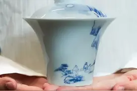 青花瓷盖碗，月下喝茶，烟波浩渺图片