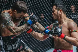 泰拳世界第一人重拳KO！日本武道家满面鲜血！视频封面