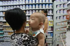 母婴店拿出生证明免费换奶粉，这种便宜不要占，套路深还有风险图片