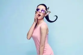 迪丽热巴被路人拍到素颜照，原来我们都被骗了，跟“胖迪”差太多图片