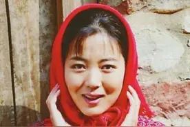 1997年、2002年，分别被梅婷陈小艺抢走角色的王茜华，今怎样了？图片