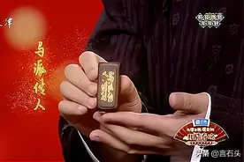 马志明先生将马派传人的醒木赠与郭德纲，郭德纲都快掉眼泪了图片