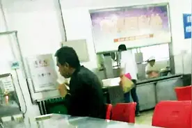 王晓琮：14岁考上北大，现成哈理工最红讲师，教学至今未评职称图片