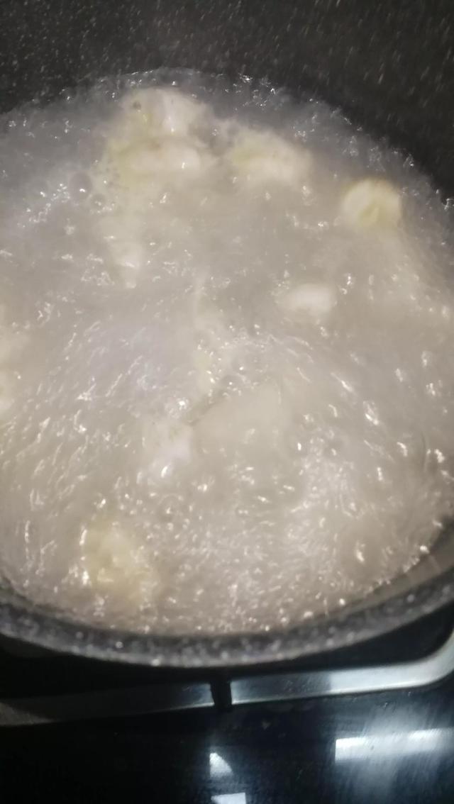 新鲜鱼鳔排骨炖汤的做法 2025年新鲜鱼鳔排骨炖汤的做法窍门