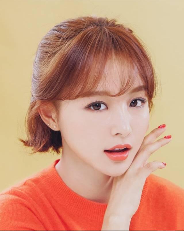 长脸最适合的发型女孩短发,发型剪来剪去,最值得尝试的还是短发,美到