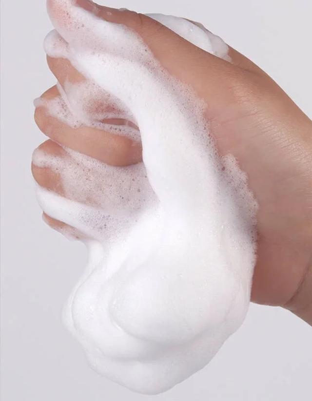 敏感肌能用的洗面奶并不多，除了芙丽芳丝就数它了，别再交智商税